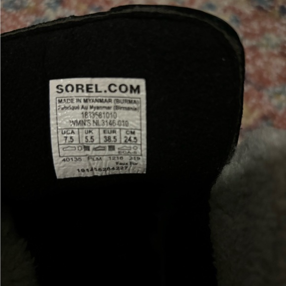 Sorel Winter Boots - Picture 3 of 3